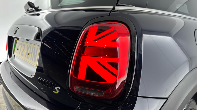 MINI Hatchback 135kW Cooper S Level 3 33kWh 3dr Auto Electric Hatchback